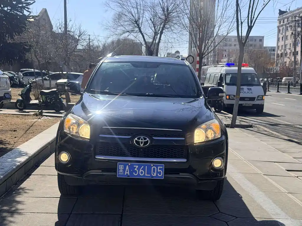 Toyota RAV4 — миниатюра 3