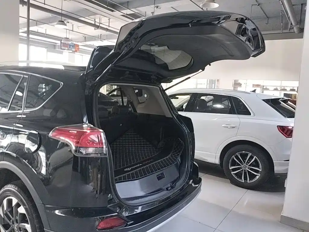 Toyota RAV4 — миниатюра 19