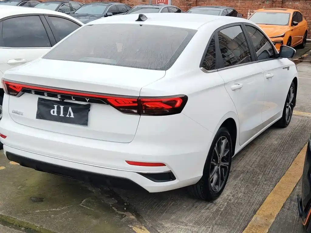 Geely Emgrand — миниатюра 10