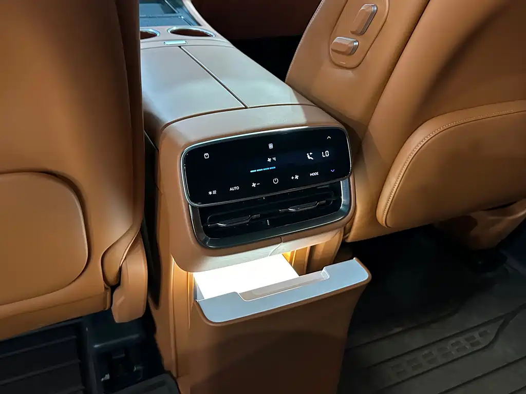 AITO ASK THE WORLD M8