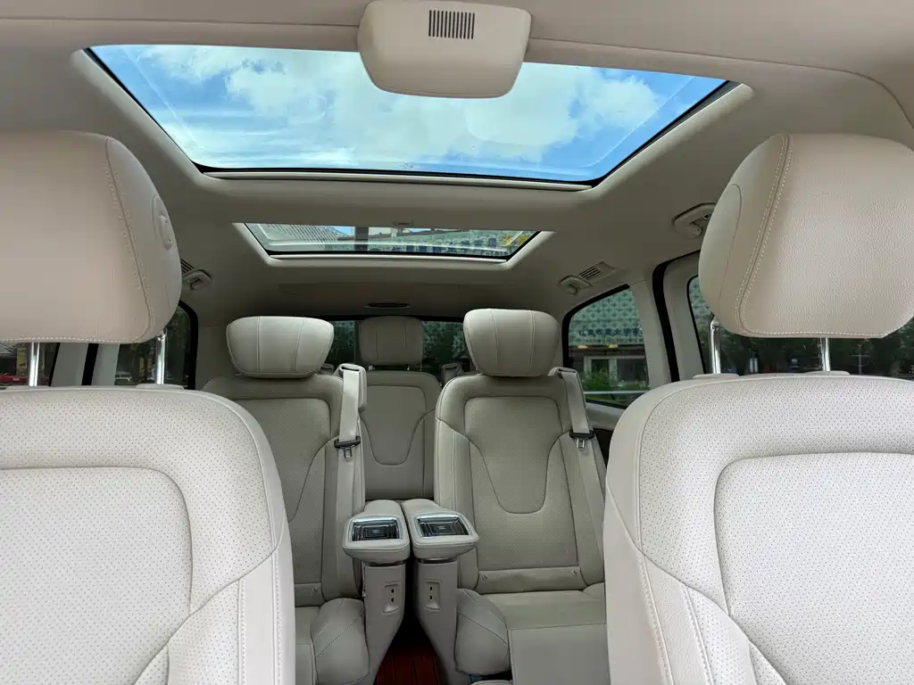 Mercedes-Benz V-Class — миниатюра 10