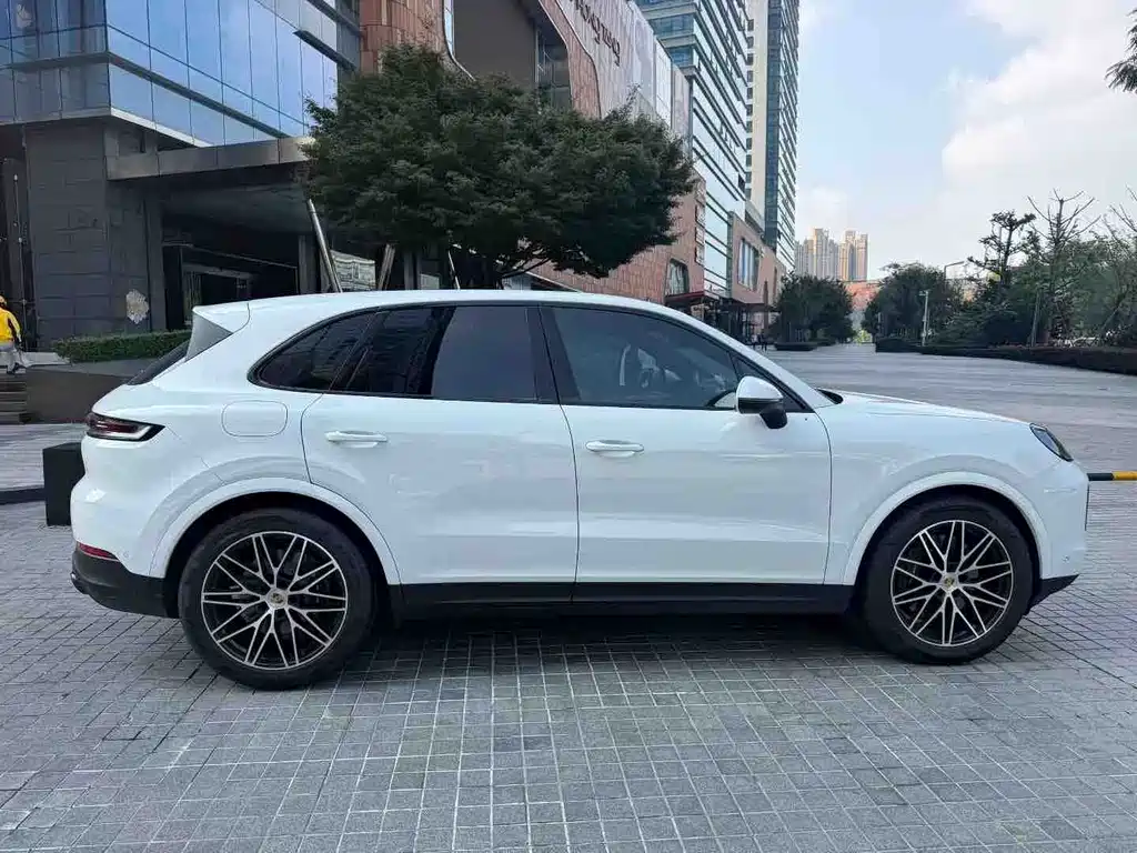 Porsche Cayenne — миниатюра 6