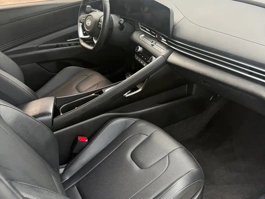 Hyundai Elantra — миниатюра 8