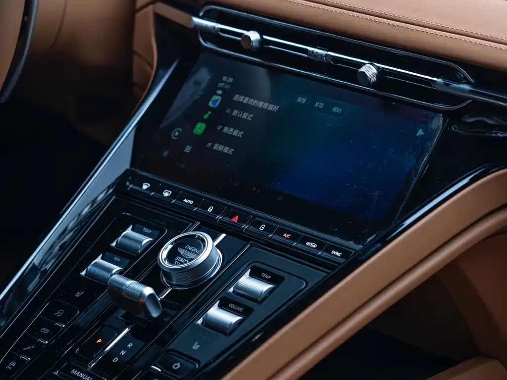 Aston Martin DB12 — миниатюра 23