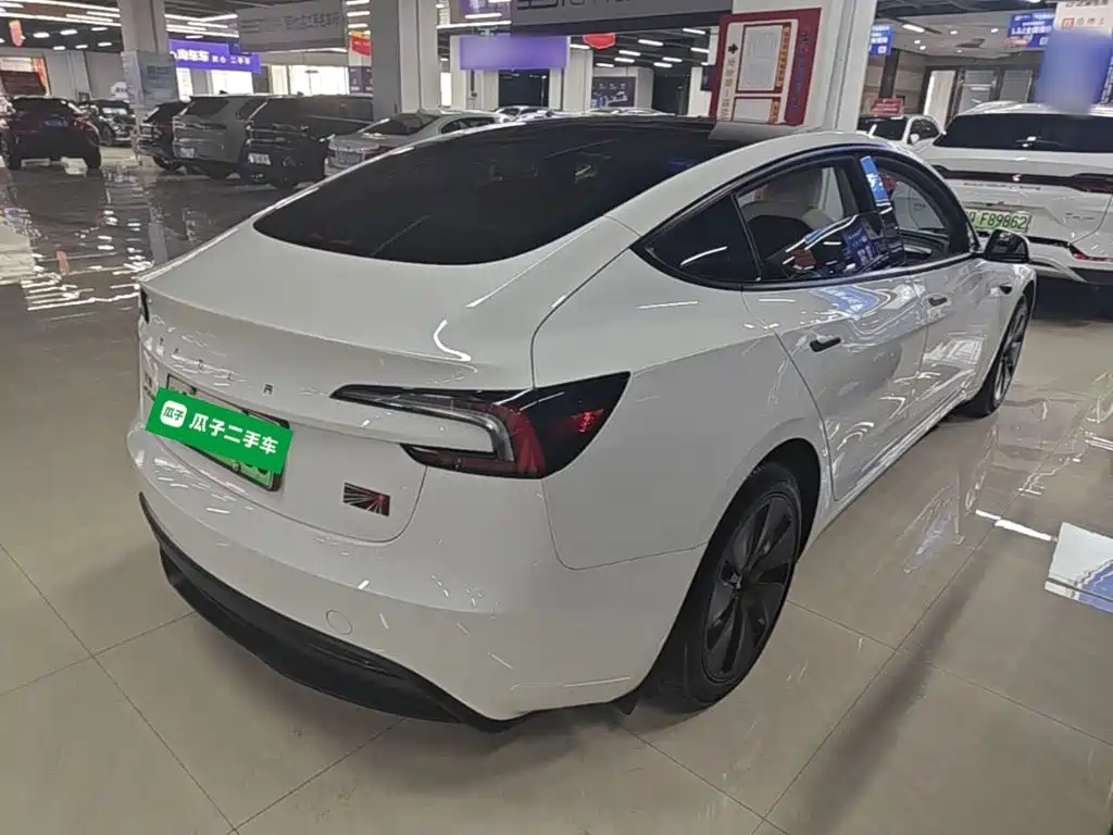Tesla Model 3 — миниатюра 7