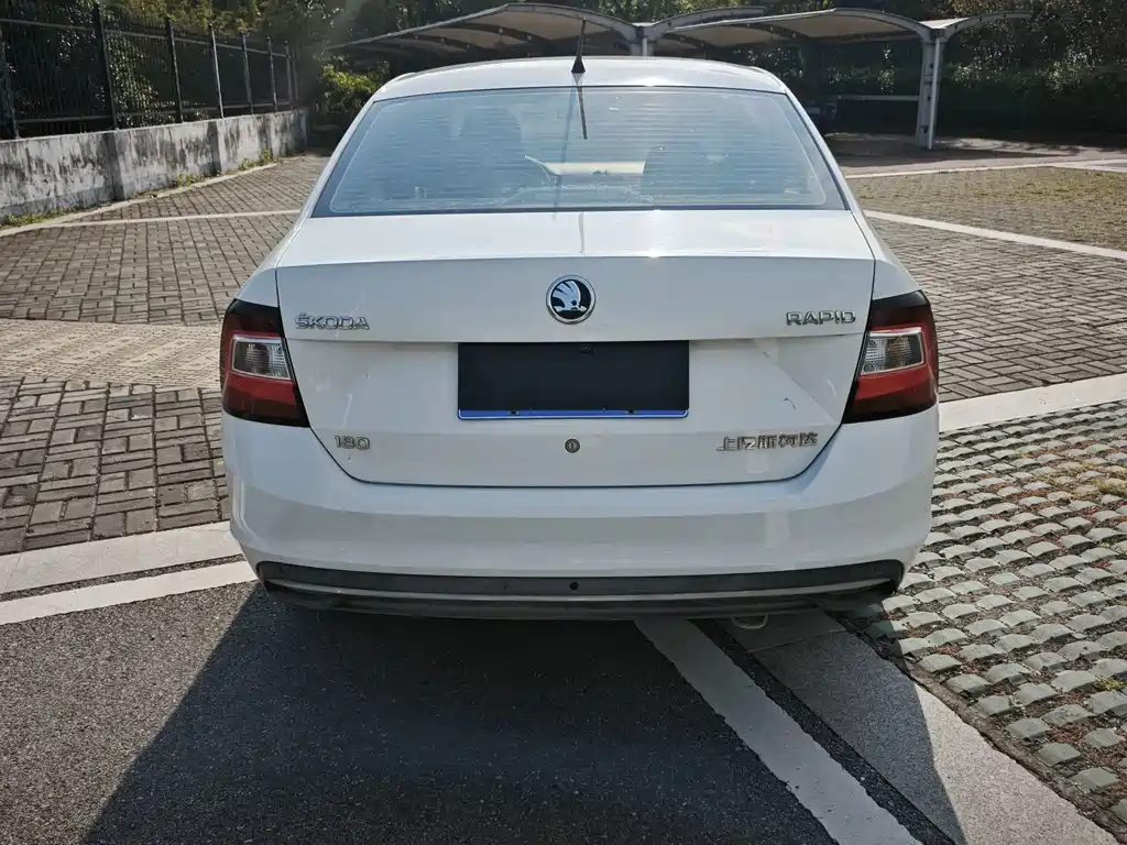 Skoda Rapid — миниатюра 4