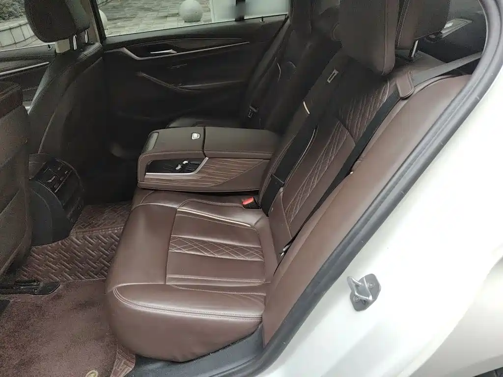 BMW 5 Series New Energy — миниатюра 15