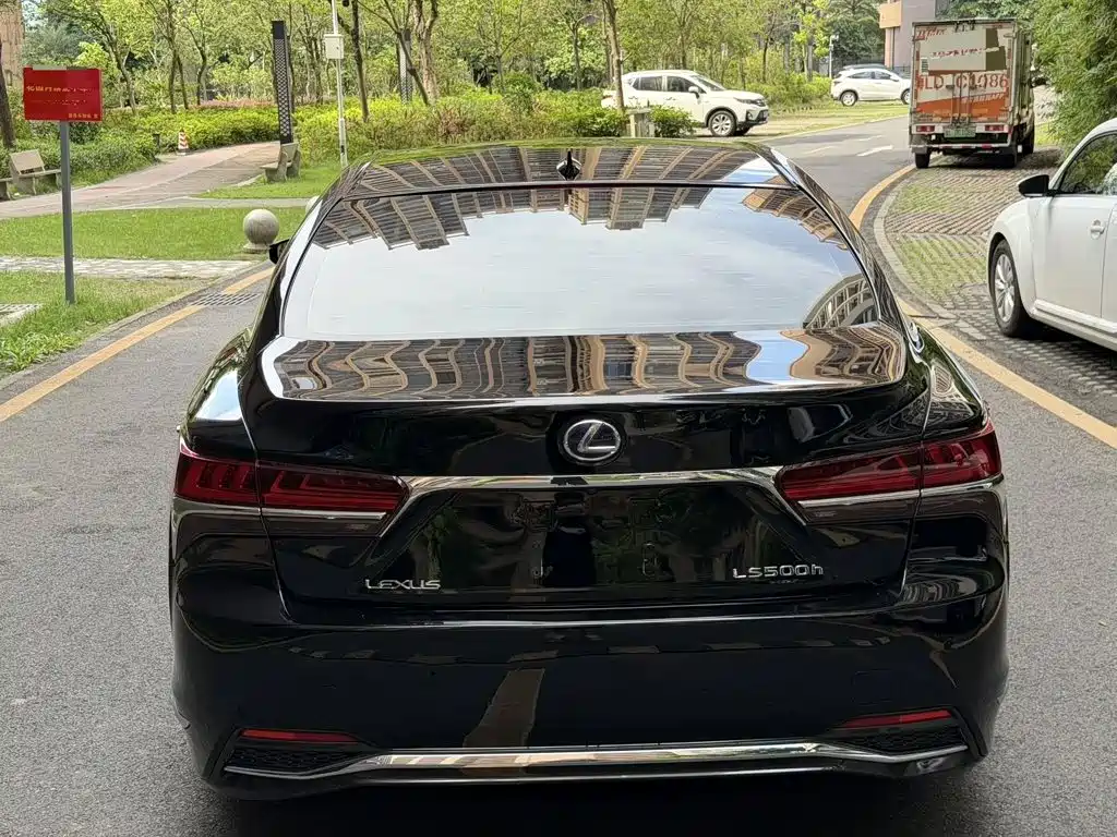 Lexus LS — миниатюра 2