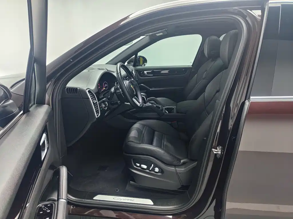 Porsche Cayenne — миниатюра 17