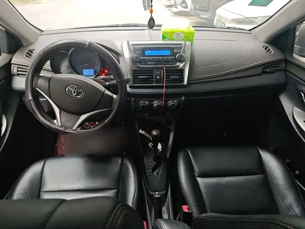 Toyota Yaris L — миниатюра 5