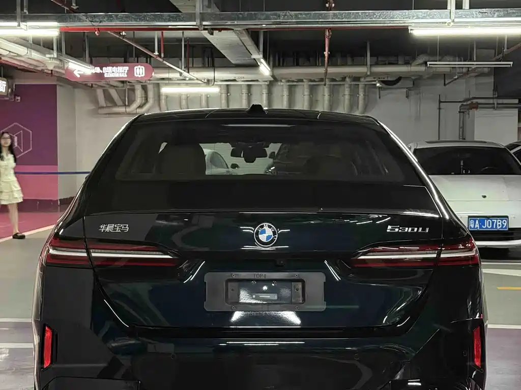 BMW 5 Series — миниатюра 6