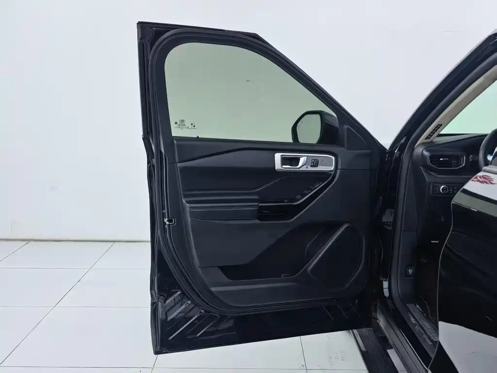 Ford Explorer — миниатюра 23