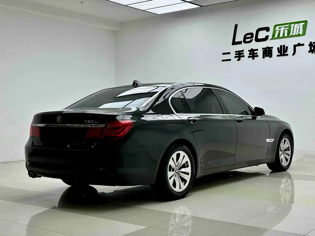 BMW 7 Series — миниатюра 6