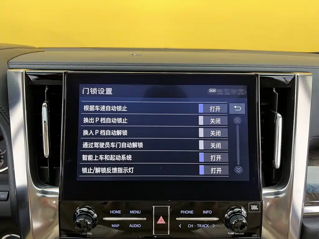 Toyota Alphard — миниатюра 27