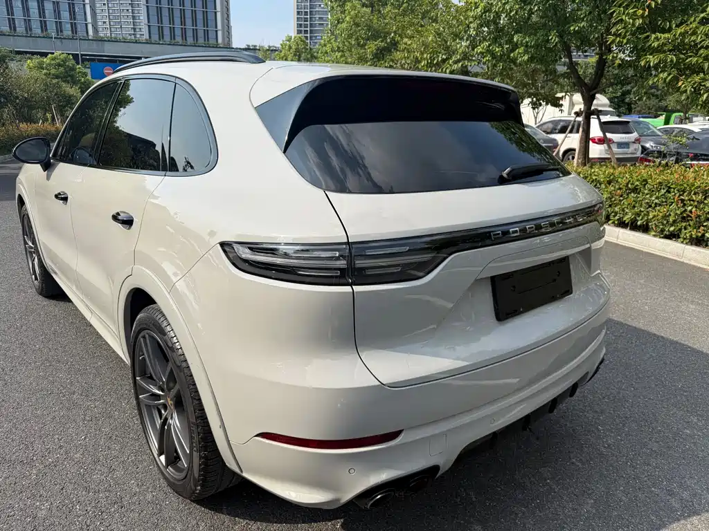 Porsche Cayenne — миниатюра 11