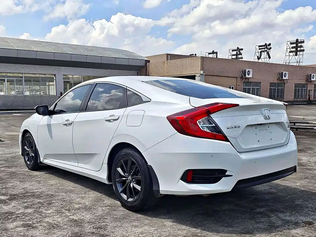 Honda Civic — миниатюра 12