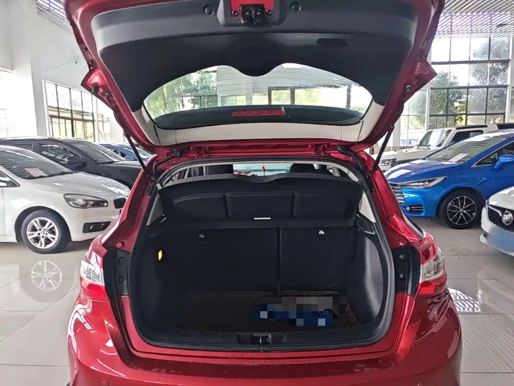 Nissan Tiida — миниатюра 19