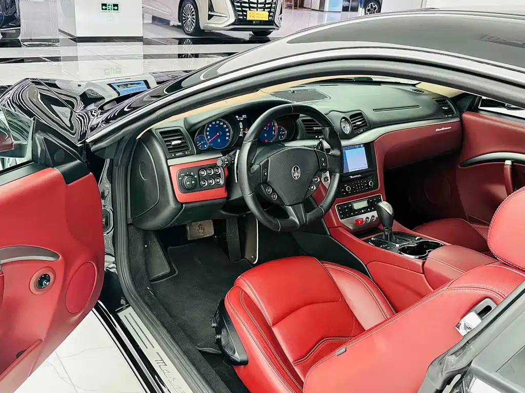 Maserati GranTurismo — миниатюра 6