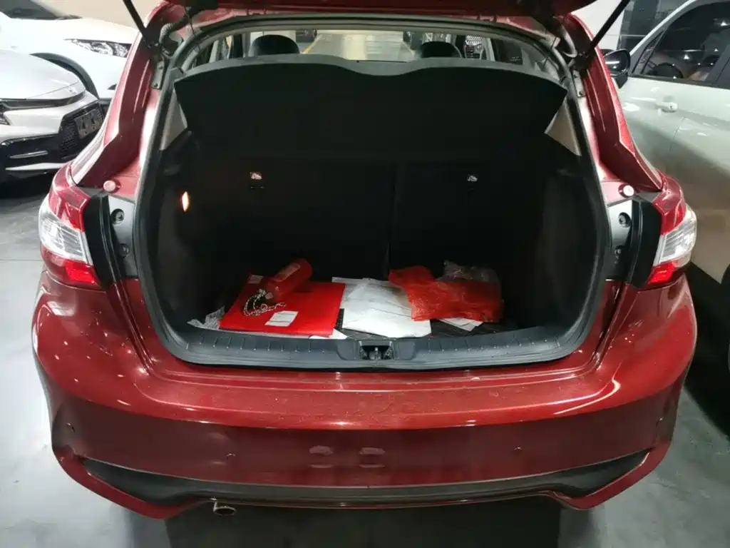 Nissan Tiida — миниатюра 19