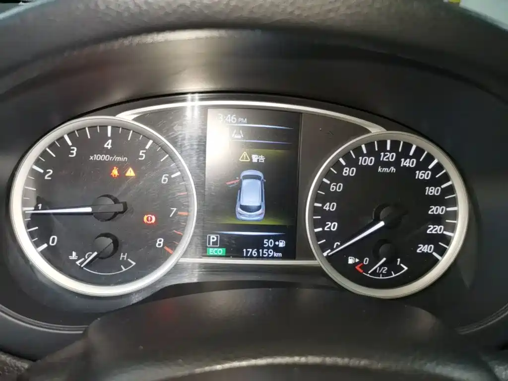 Nissan Tiida — миниатюра 12