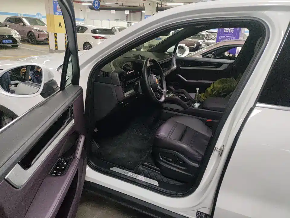 Porsche Cayenne — миниатюра 4