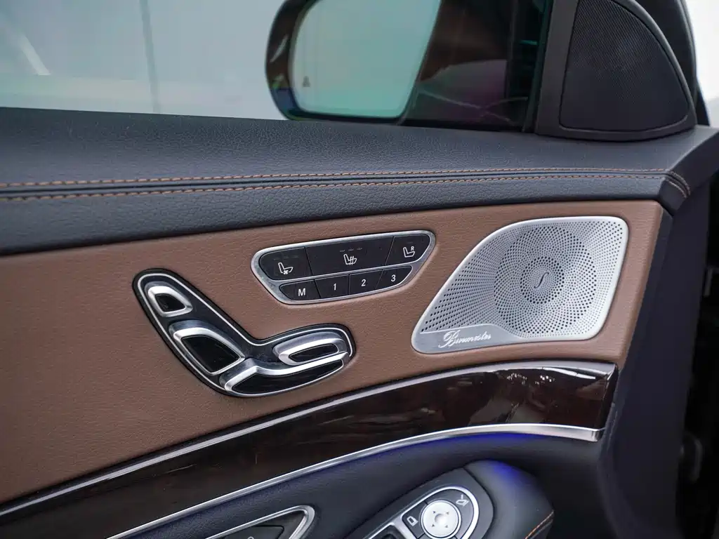 Mercedes-Benz S-Class — миниатюра 13