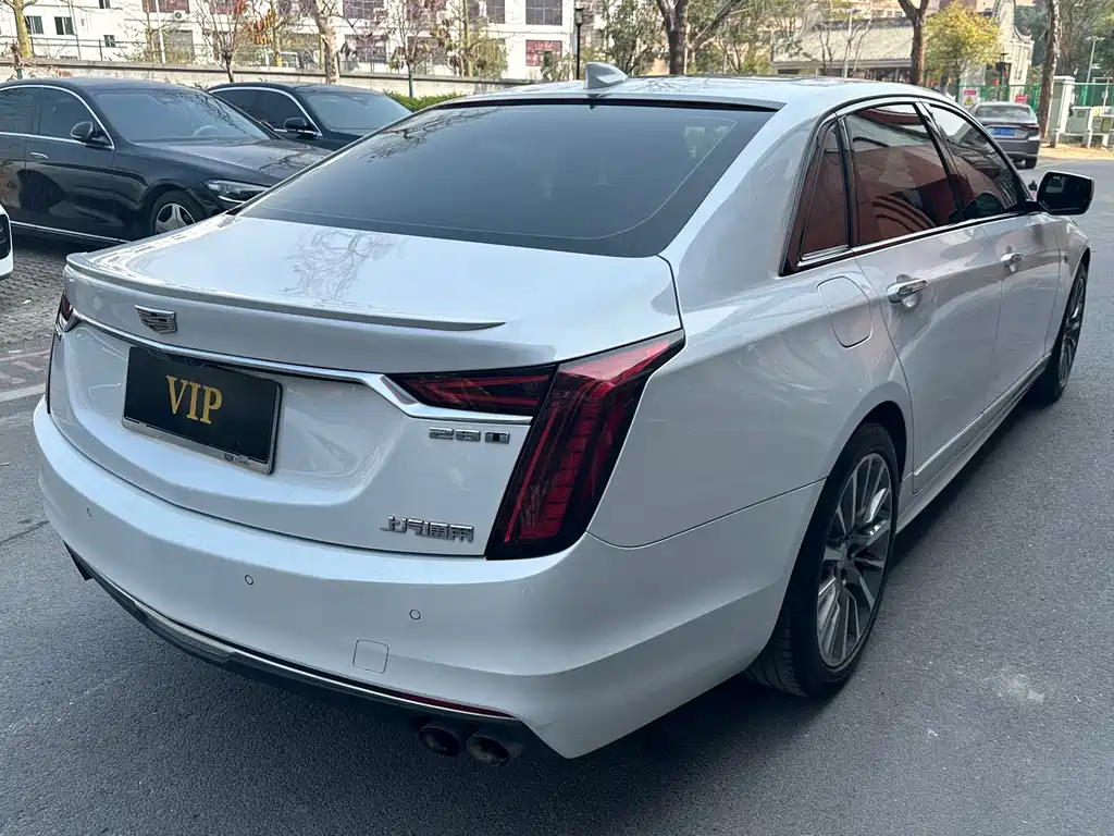 CADILLAC CT6