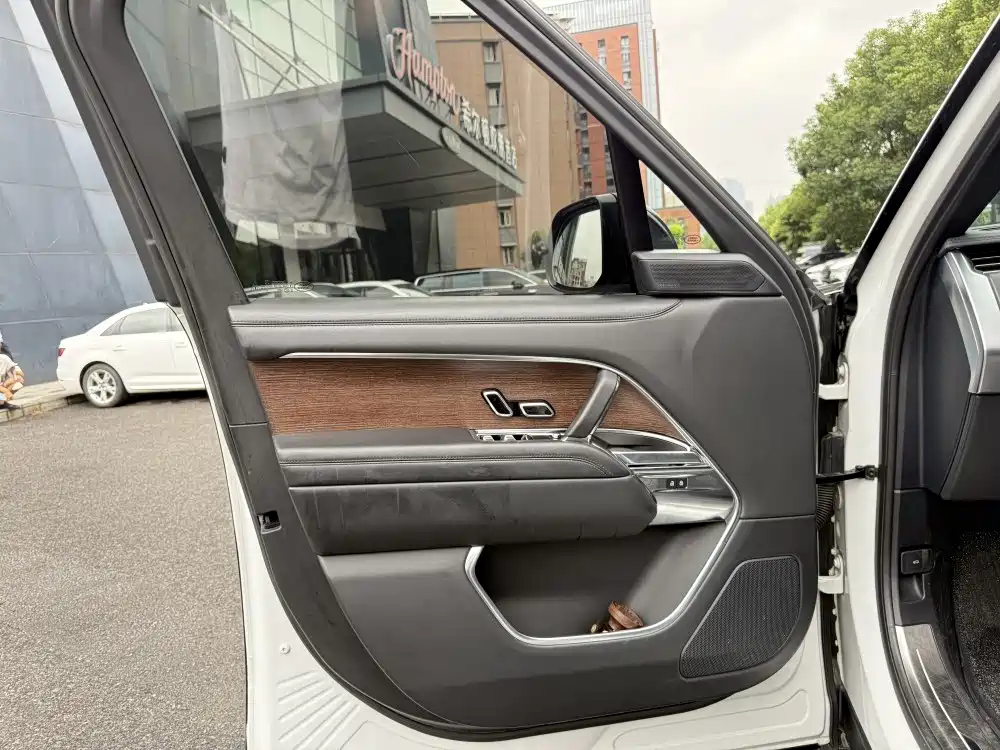 Land Rover Range Rover — миниатюра 4