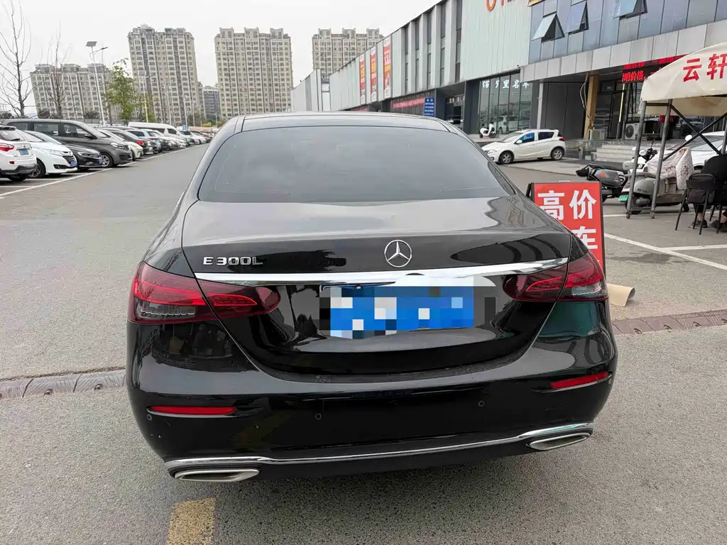 Mercedes-Benz E-Class — миниатюра 9