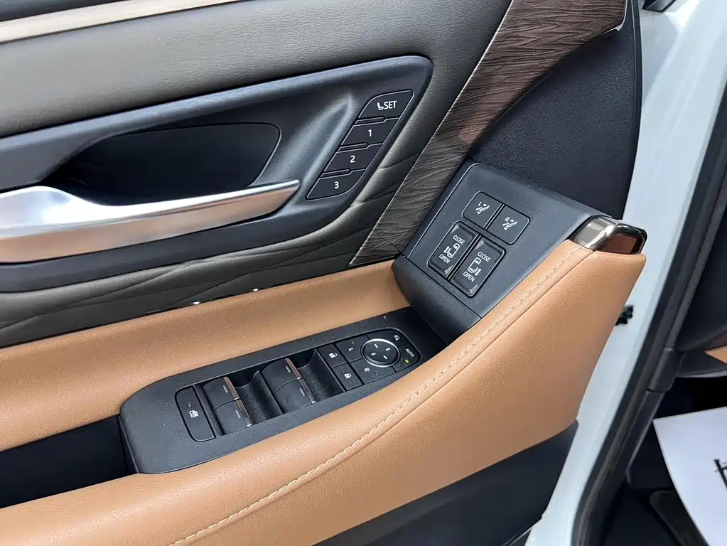 Toyota Vellfire — миниатюра 13