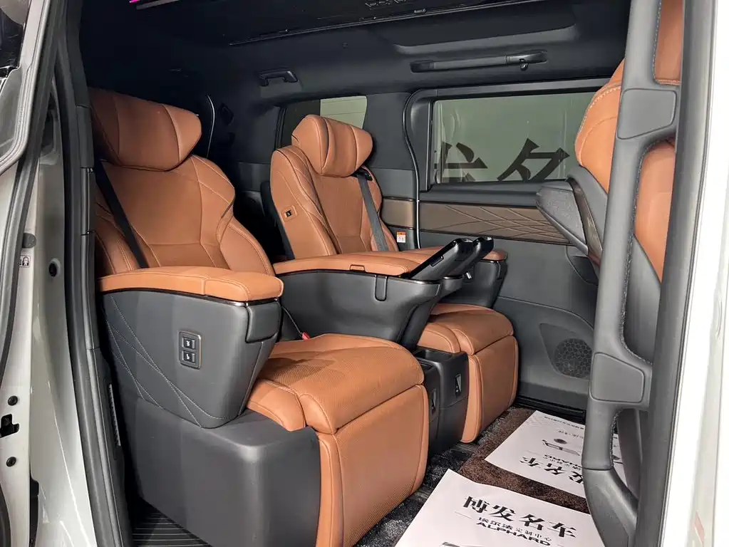 Toyota Vellfire — миниатюра 9