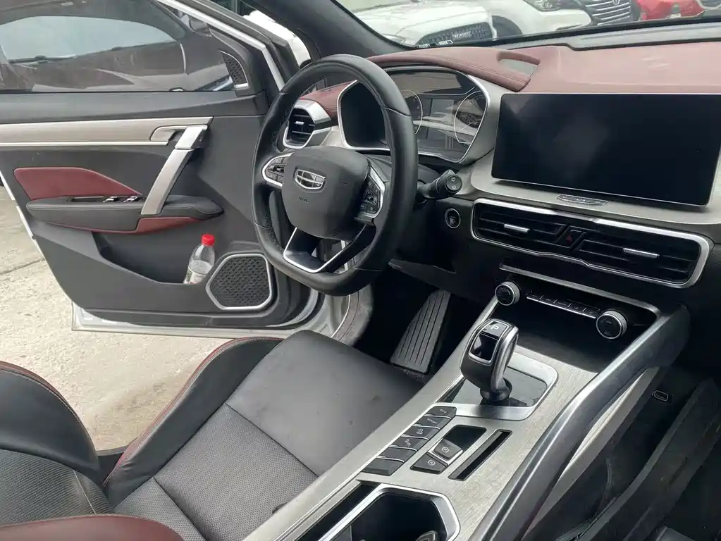 Geely Binyue — миниатюра 10