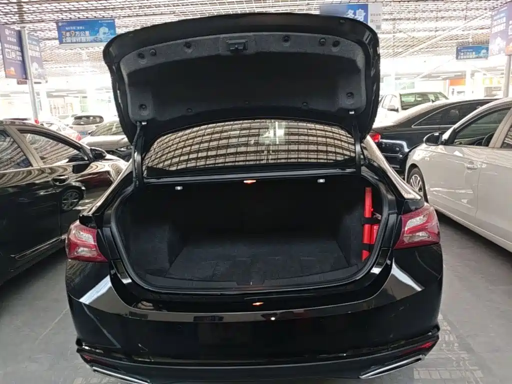 Chevrolet Malibu XL — миниатюра 15