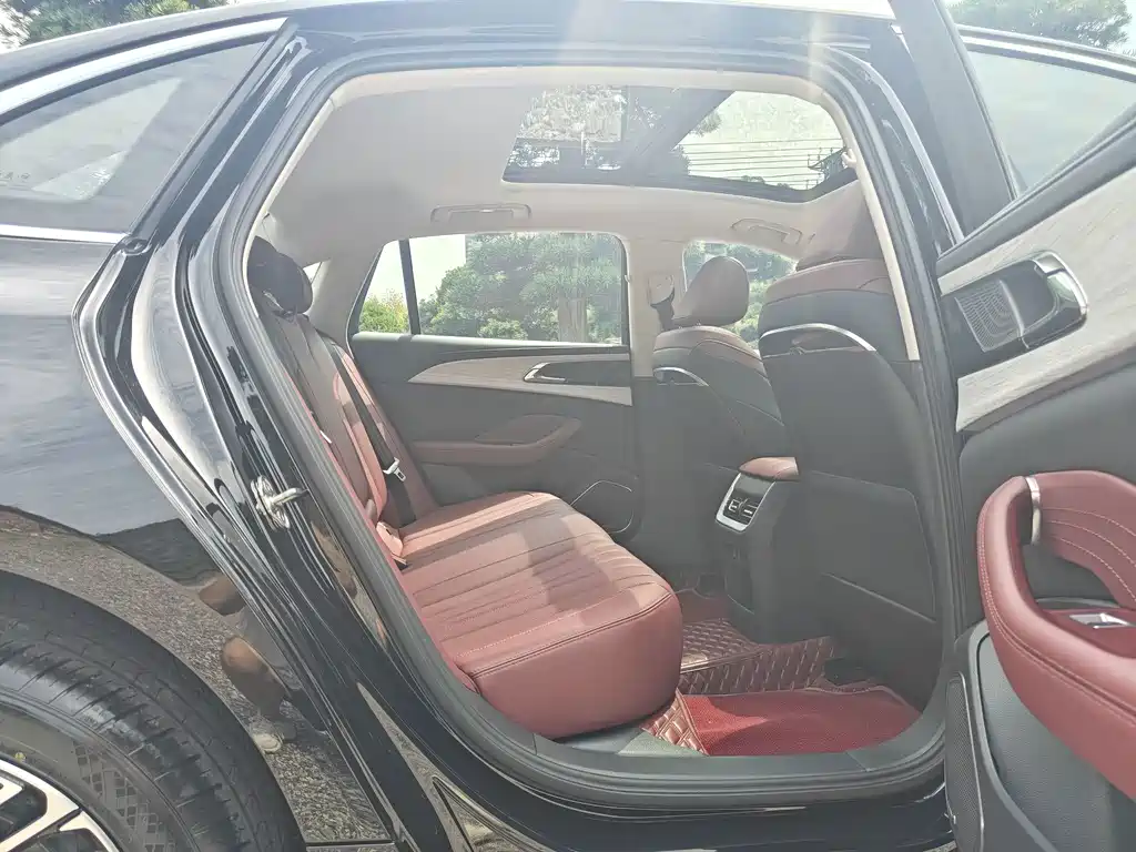 Hongqi Hongqi H5 — миниатюра 8