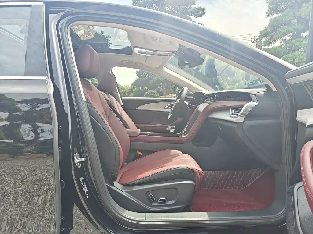 Hongqi Hongqi H5 — миниатюра 7