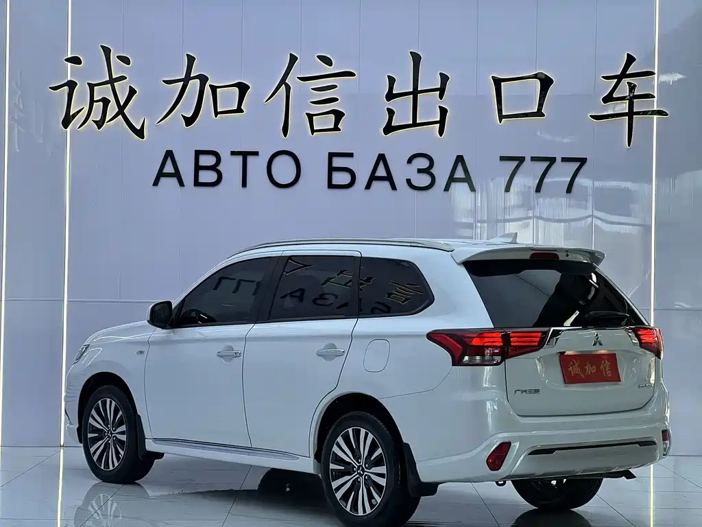 Mitsubishi Outlander — миниатюра 6