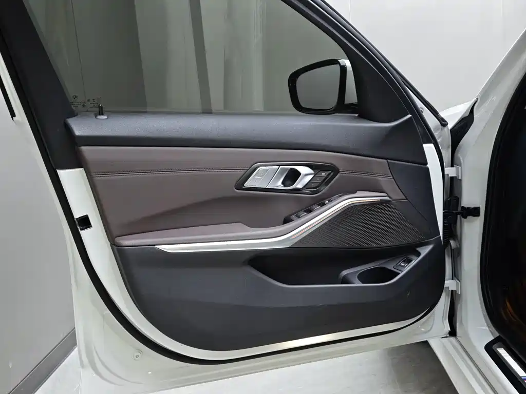 BMW 3 Series - фото 5