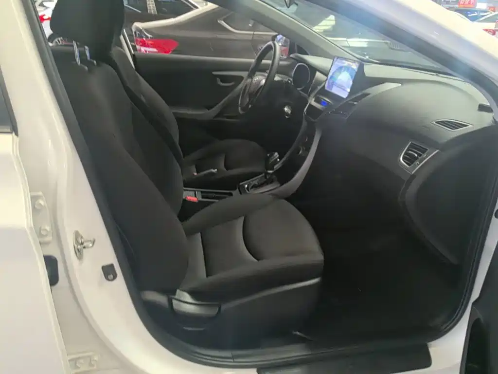 Hyundai Elantra Langdong — миниатюра 25