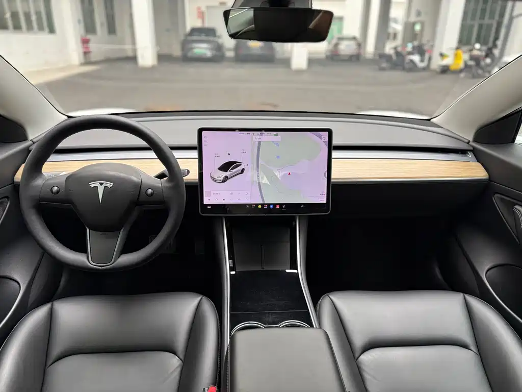 Tesla Model 3 — миниатюра 11