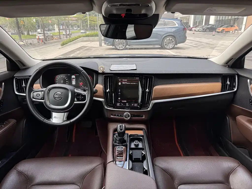 Volvo S90 — миниатюра 7