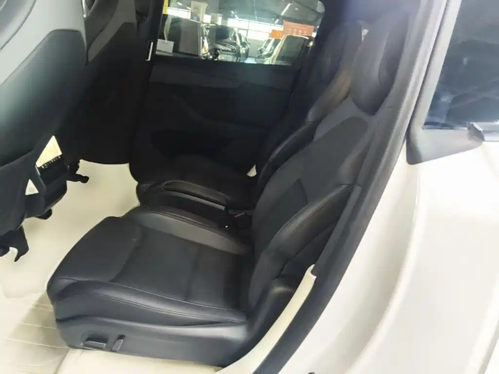 Tesla Model Y L — миниатюра 17