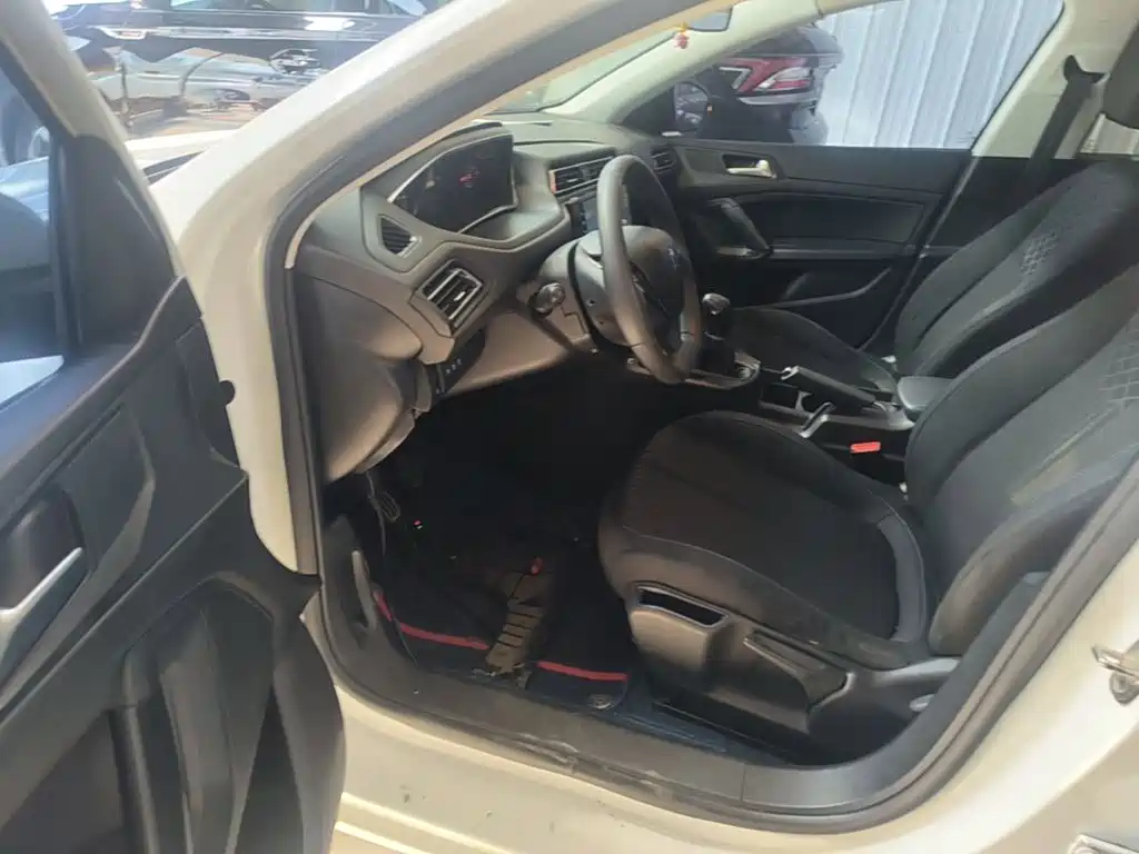 Peugeot 308 — миниатюра 16