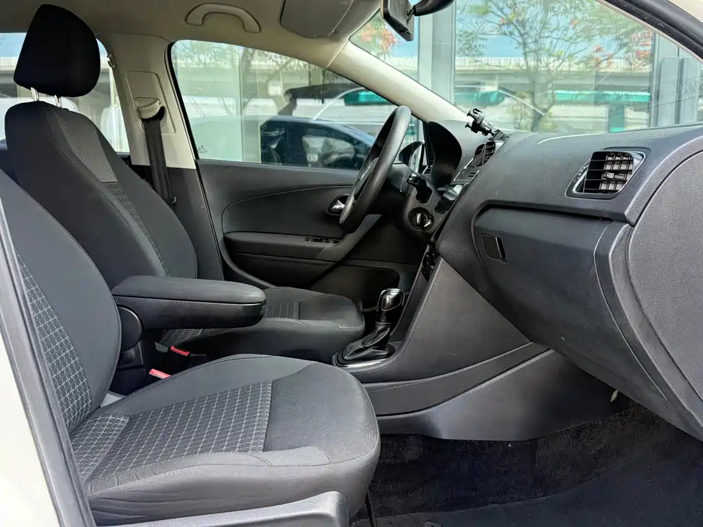 Volkswagen Polo — миниатюра 6
