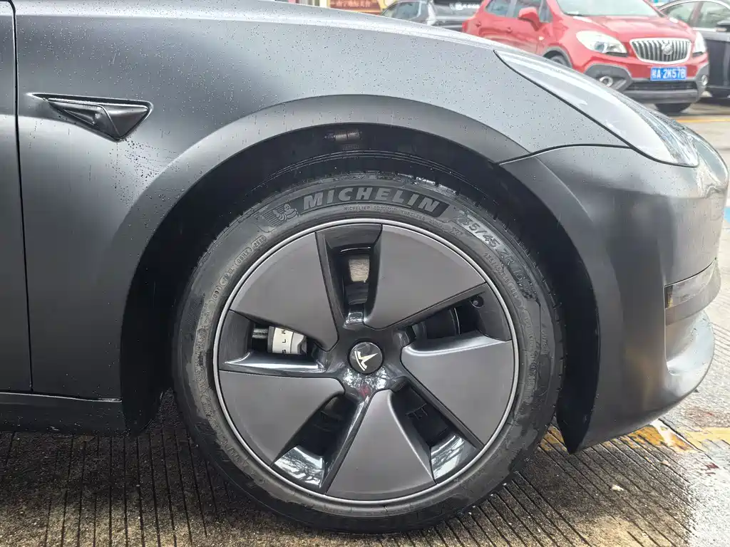 Tesla Model 3 — миниатюра 17