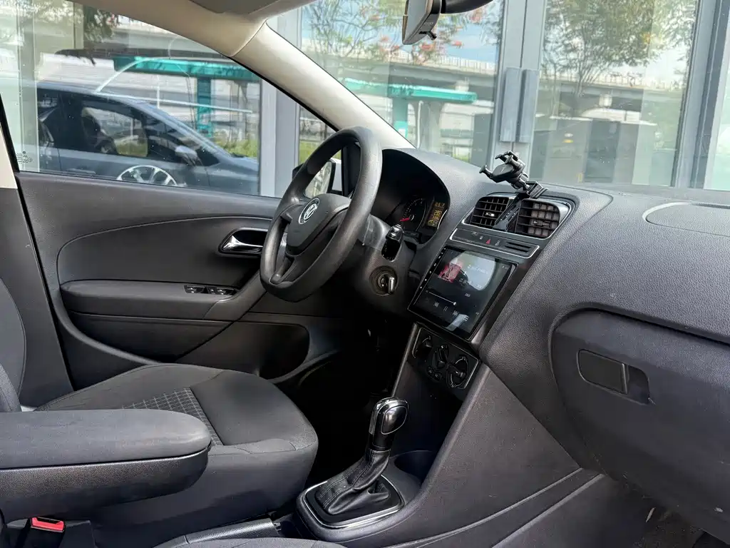 Volkswagen Polo — миниатюра 7