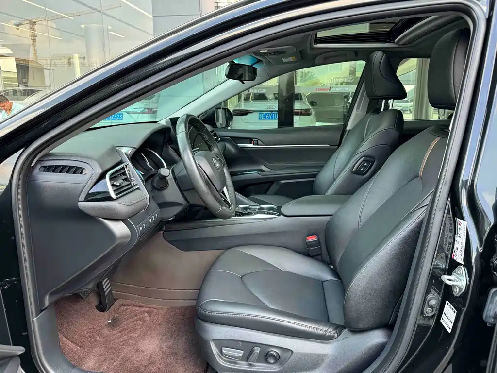 Toyota Camry — миниатюра 4