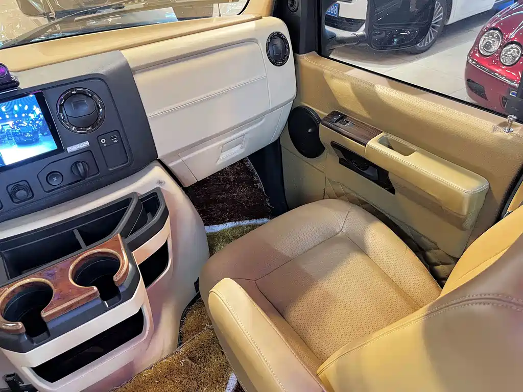 Ford E350 — миниатюра 13