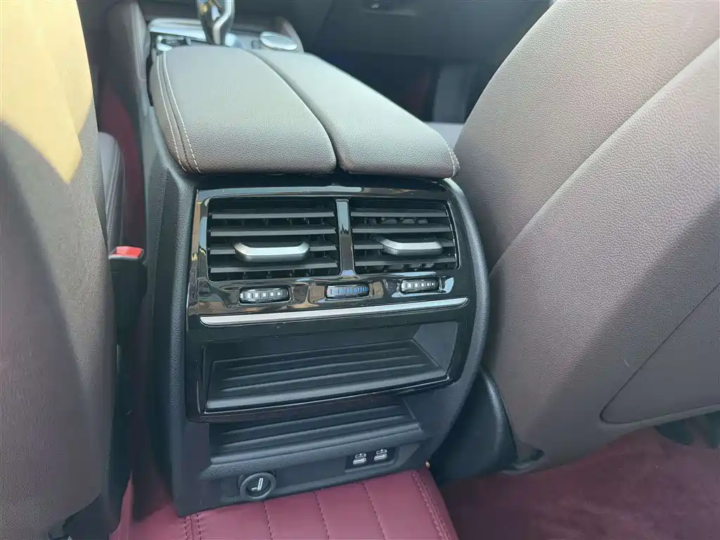 BMW 5 Series — миниатюра 10