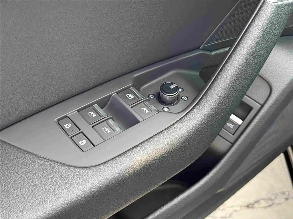 Audi A6L — миниатюра 11