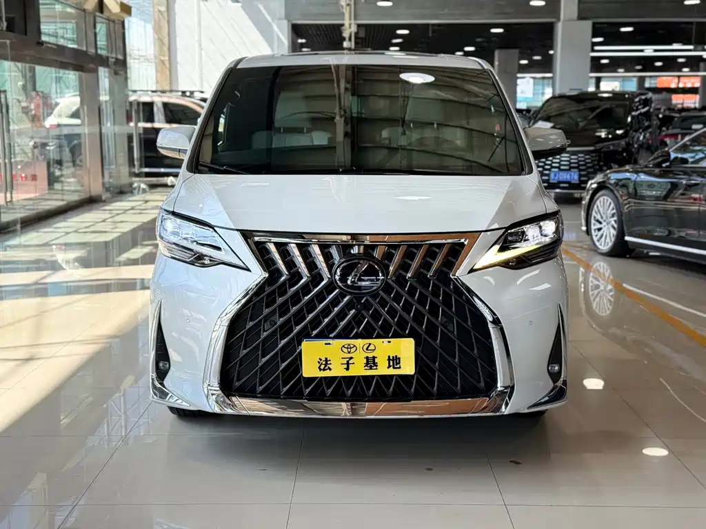 Lexus LM — миниатюра 2